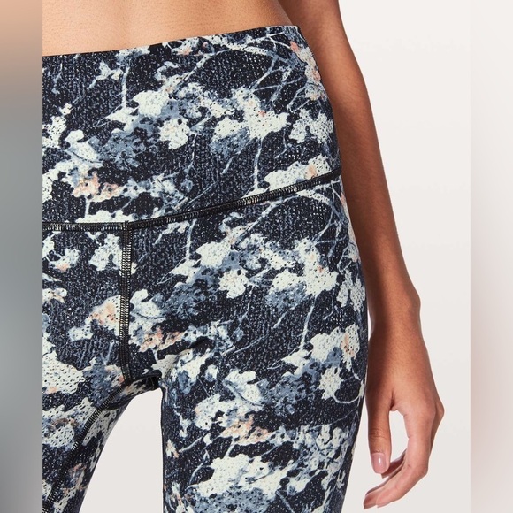 Lululemon Wunder Under Crop (Hi-Rise) 21" - Picture 3 of 10